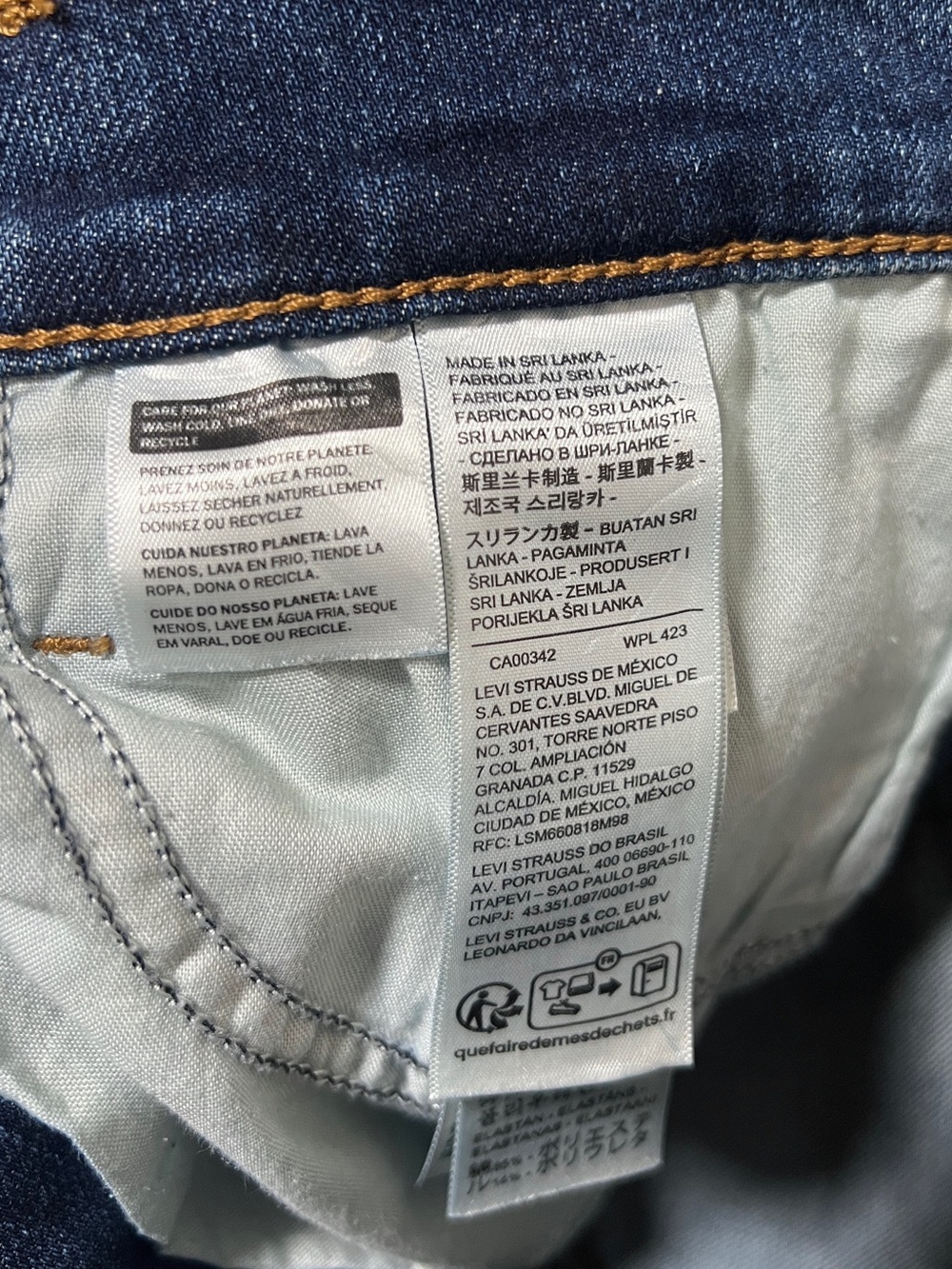 Levi’s High-Waisted Mom Jeans 31 Dark Medium Blue - Picture 5 of 8